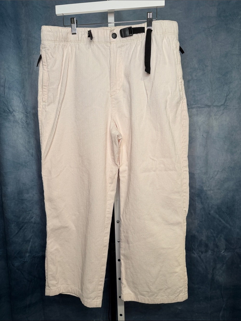 H&M Cream Corduroy Pants with Black Adjustable Belt Size M